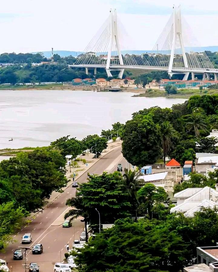 Vue sur le fleuve Congo depuis la Corniche de Brazzaville
